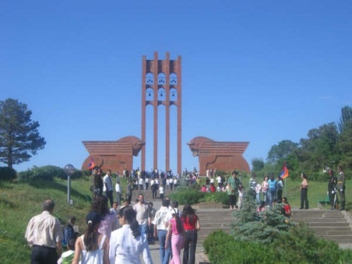 Sardarapat_Memorial.jpg